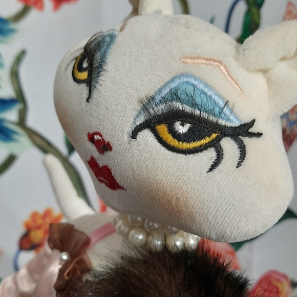 ~{GlamKats}~ Vintage early 2000's RARE GlamKats princess posable plush figure. - Picture 4 of 13